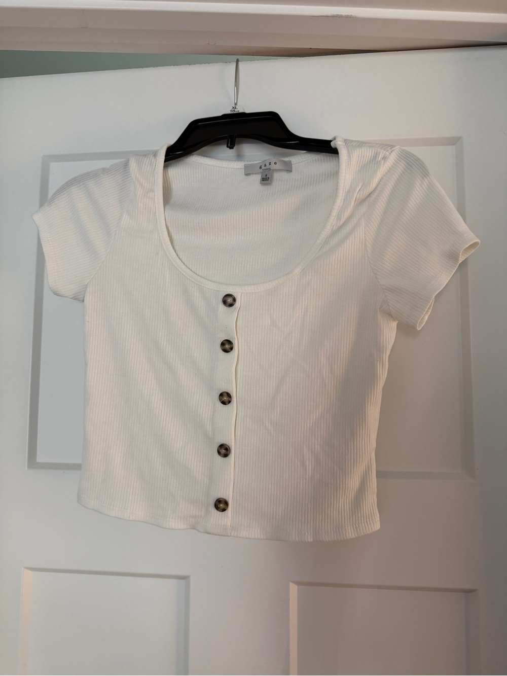 GAZE White Ribbed Button-Front Crop Top-Size S